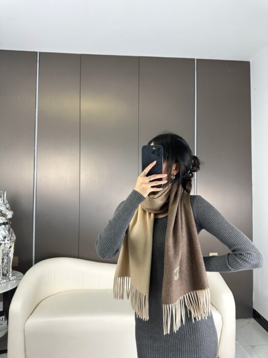 샤넬 CC로고 자수 캐시미어 양색 스카프 브라운 레플리카 미러급 SA급 S급 고퀄리티 최상급 하이엔드 머플러 목도리 [남성여성공용]