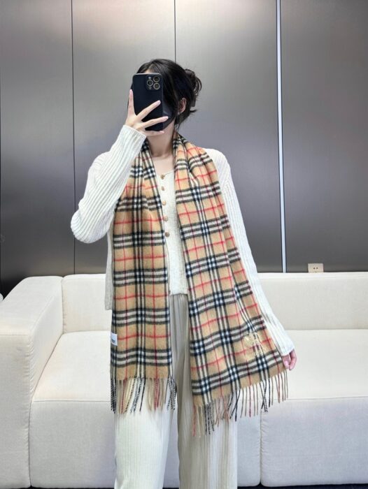 버버리 승마 자수 캐시미어 체크 스카프 카키 레플리카 미러급 SA급 S급 고퀄리티 최상급 하이엔드 머플러 목도리 [남성여성공용]