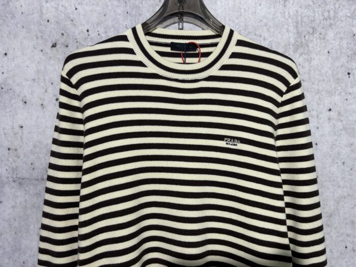 프라다 모노그램 스트라이프 니트 블랙 베이지 레플리카 미러급 SA급 S급 고퀄리티 하이엔드 최상급 의류 [남성여성공용] 5