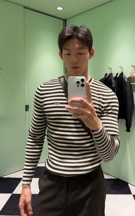 프라다 모노그램 스트라이프 니트 블랙 베이지 레플리카 미러급 SA급 S급 고퀄리티 하이엔드 최상급 의류 [남성여성공용]