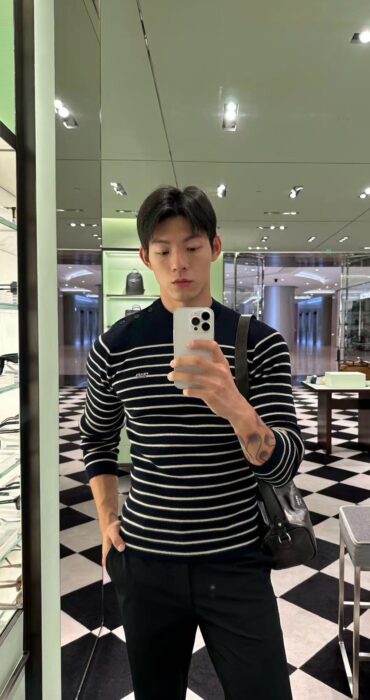 프라다 어깨 단추 스트라이프 니트 레플리카 미러급 SA급 S급 고퀄리티 하이엔드 최상급 의류 [남성여성공용]