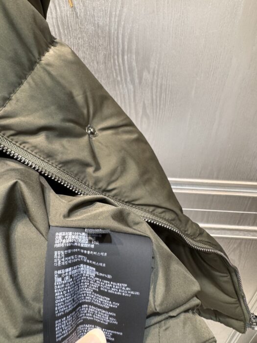 미우미우 테크니컬 퐁제 다운 베스트 레플리카 미러급 SA급 S급 고퀄리티 하이엔드 최상급 의류 [여성] 8