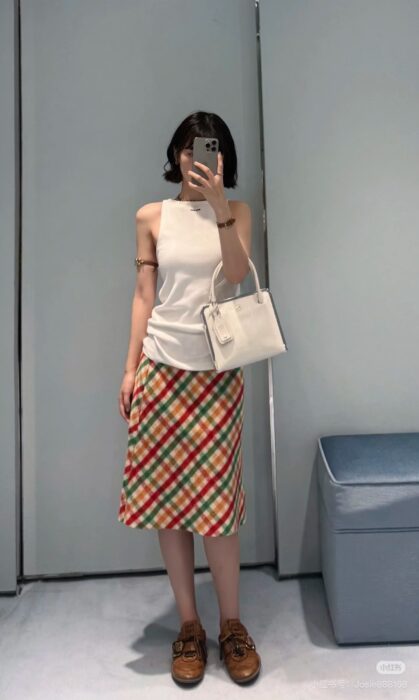 미우미우 대각선 체크 스커트 레플리카 미러급 SA급 S급 고퀄리티 하이엔드 최상급 의류 [여성] 9