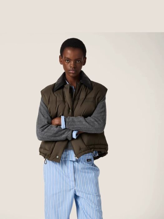 미우미우 테크니컬 퐁제 다운 베스트 레플리카 미러급 SA급 S급 고퀄리티 하이엔드 최상급 의류 [여성] 16