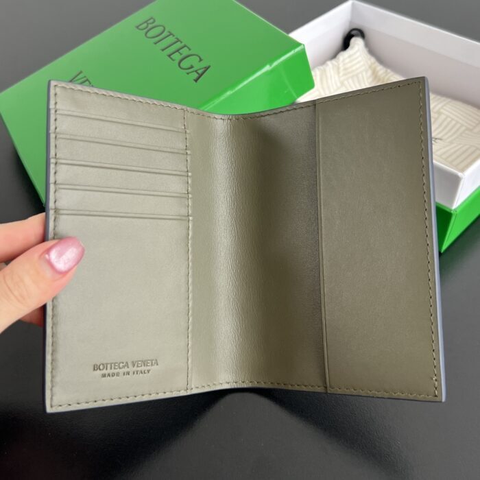 보테가베네타 여권 케이스 607482 라이트 네이비 레플리카 미러급 SA급 S급 고퀄리티 최상급 하이엔드 지갑 [남성여성공용] 2