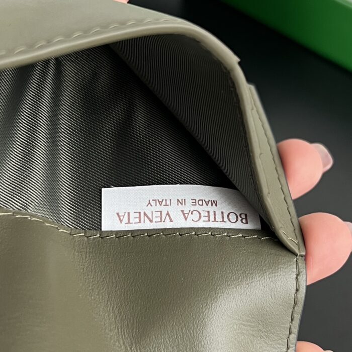 보테가베네타 여권 케이스 607482 라이트 네이비 레플리카 미러급 SA급 S급 고퀄리티 최상급 하이엔드 지갑 [남성여성공용] 9