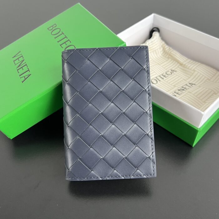 보테가베네타 여권 케이스 607482 라이트 네이비 레플리카 미러급 SA급 S급 고퀄리티 최상급 하이엔드 지갑 [남성여성공용]