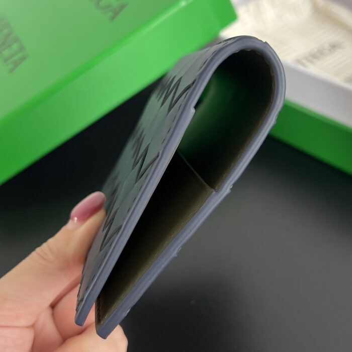 보테가베네타 여권 케이스 607482 라이트 네이비 레플리카 미러급 SA급 S급 고퀄리티 최상급 하이엔드 지갑 [남성여성공용] 4