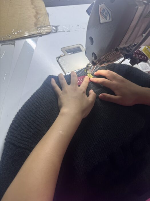 구찌 모노그램 자카드 단색 캐시미어 니트 그레이 레플리카 미러급 SA급 S급 고퀄리티 하이엔드 최상급 의류 [남성여성공용] 3