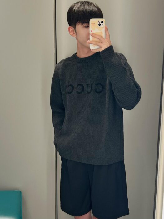 구찌 모노그램 자카드 단색 캐시미어 니트 그레이 레플리카 미러급 SA급 S급 고퀄리티 하이엔드 최상급 의류 [남성여성공용]