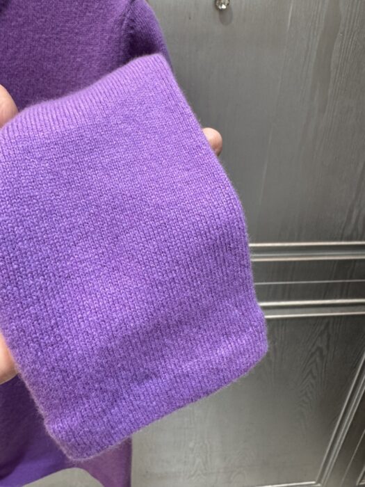 미우미우 캐시미어 실크 크루넥 스웨터 레플리카 미러급 SA급 S급 고퀄리티 하이엔드 최상급 의류 [여성] 7