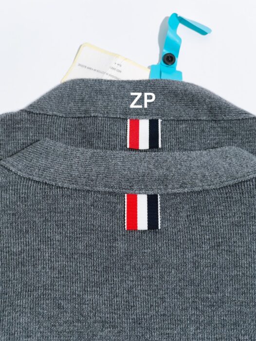 톰브라운 4bar 사선 순면 가디건 그레이 레플리카 미러급 SA급 S급 고퀄리티 하이엔드 최상급 의류 [남성여성공용] 23