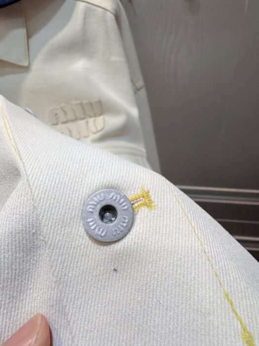 미우미우 업사이클드 데님 자켓&스커트 레플리카 미러급 SA급 S급 고퀄리티 하이엔드 최상급 의류 [여성] 9