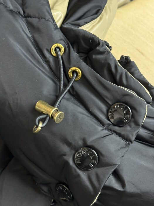 몽클레어 Agneux 스퀘어 퀼팅 후드 쇼트 다운 자켓 레플리카 미러급 SA급 S급 고퀄리티 하이엔드 최상급 의류 [여성] 15