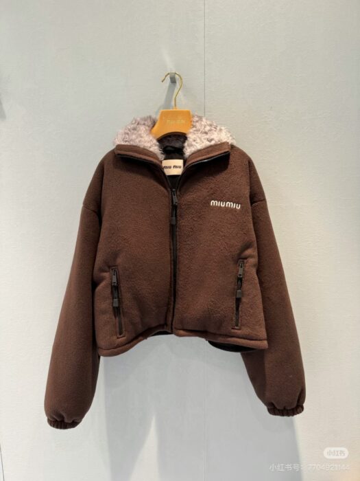 미우미우 플리스 다운 자켓 레플리카 미러급 SA급 S급 고퀄리티 하이엔드 최상급 의류 [여성] 17