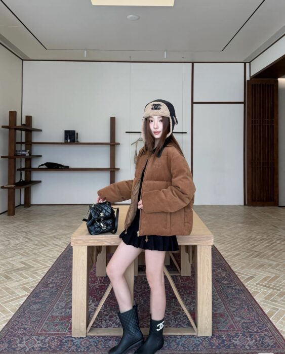 미우미우 코듀로이 및 나파 가죽 다운 자켓 레플리카 미러급 SA급 S급 고퀄리티 하이엔드 최상급 의류 [여성] 4