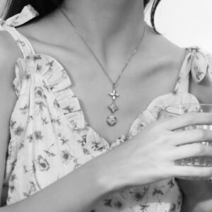 루이비통 플라워 펜던트 목걸이 실버 레플리카 미러급 SA급 S급 고퀄리티 최상급 하이엔드 [여성]