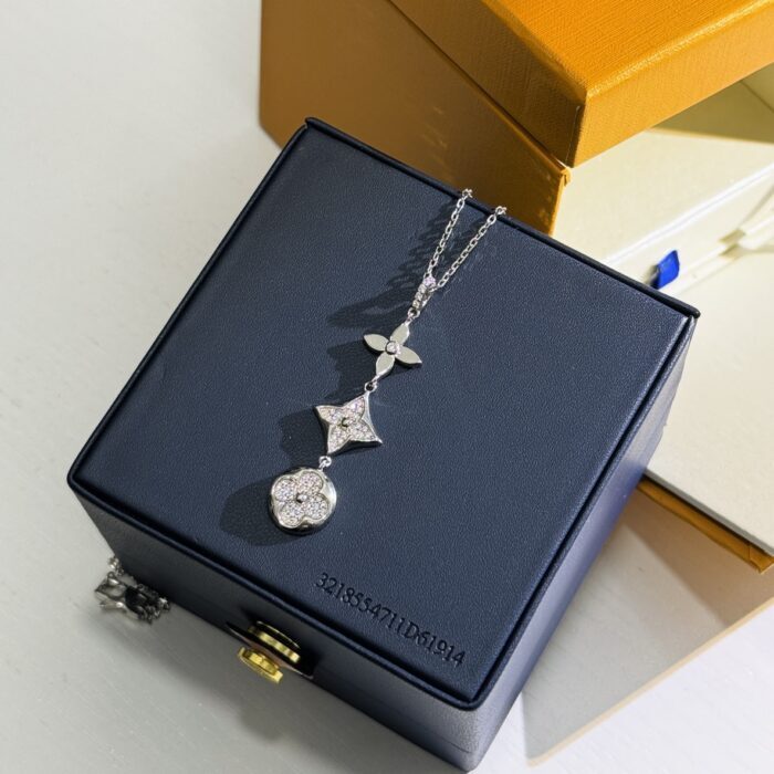 루이비통 플라워 펜던트 목걸이 실버 레플리카 미러급 SA급 S급 고퀄리티 최상급 하이엔드 [여성] 4