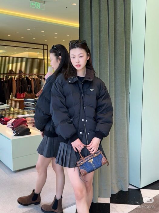 프라다 크롭 컴팩트 포플린 다운 자켓 레플리카 미러급 SA급 S급 고퀄리티 하이엔드 최상급 의류 [여성] 21