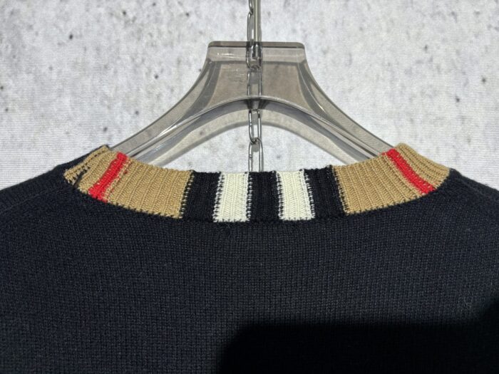 버버리 체크 이음 단색 니트 블랙 레플리카 미러급 SA급 S급 고퀄리티 하이엔드 최상급 의류 [남성여성공용] 10