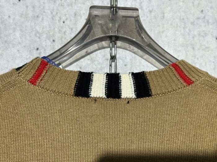 버버리 체크 이음 단색 니트 카키 레플리카 미러급 SA급 S급 고퀄리티 하이엔드 최상급 의류 [남성여성공용] 10