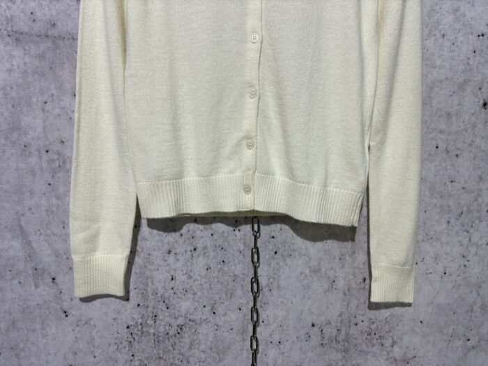 미우미우 모노그램 자카드 단색 단추 가디건 화이트 레플리카 미러급 SA급 S급 고퀄리티 하이엔드 최상급 의류 [여성] 13