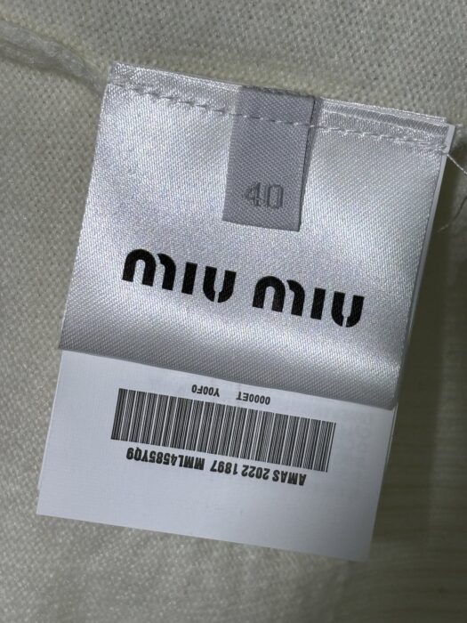 미우미우 모노그램 자카드 단색 단추 가디건 화이트 레플리카 미러급 SA급 S급 고퀄리티 하이엔드 최상급 의류 [여성] 20