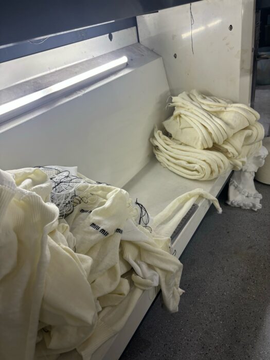 미우미우 모노그램 자카드 단색 단추 가디건 화이트 레플리카 미러급 SA급 S급 고퀄리티 하이엔드 최상급 의류 [여성] 6