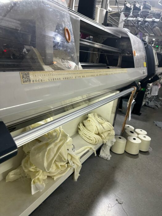 미우미우 모노그램 자카드 단색 단추 가디건 화이트 레플리카 미러급 SA급 S급 고퀄리티 하이엔드 최상급 의류 [여성] 4