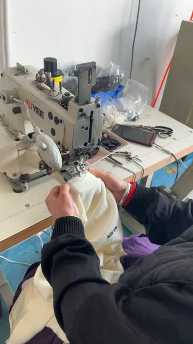 미우미우 모노그램 자카드 단색 단추 가디건 화이트 레플리카 미러급 SA급 S급 고퀄리티 하이엔드 최상급 의류 [여성] 3