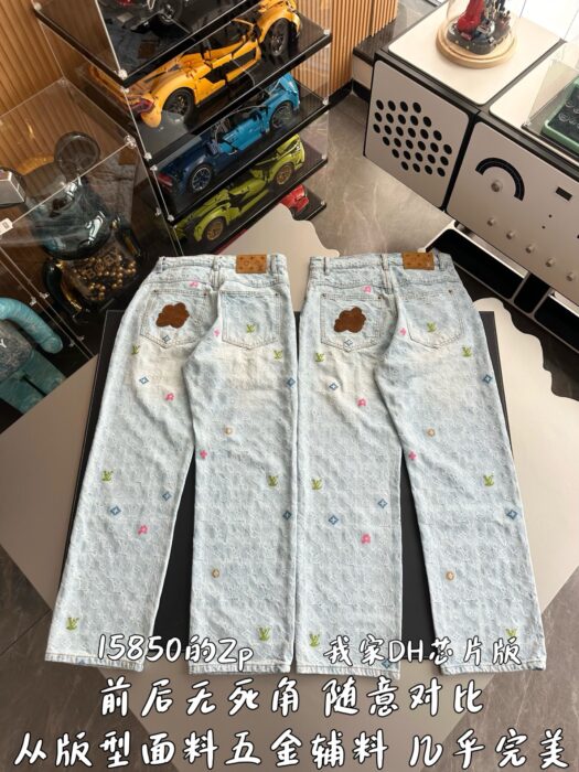 루이비통 Tyler  모노그램 청바지 라이트 블루 레플리카 미러급 SA급 S급 고퀄리티 하이엔드 최상급 의류 [남성여성공용] 4