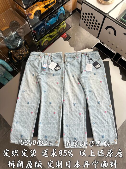 루이비통 Tyler  모노그램 청바지 라이트 블루 레플리카 미러급 SA급 S급 고퀄리티 하이엔드 최상급 의류 [남성여성공용] 3