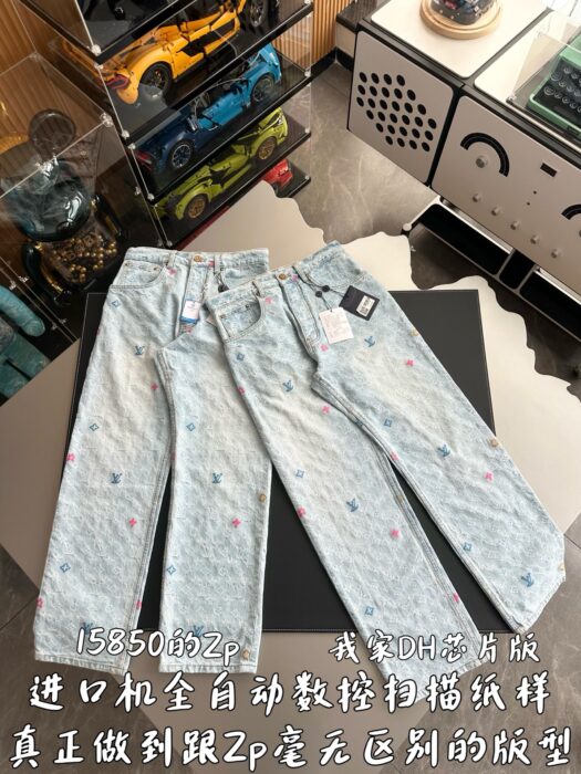 루이비통 Tyler  모노그램 청바지 라이트 블루 레플리카 미러급 SA급 S급 고퀄리티 하이엔드 최상급 의류 [남성여성공용] 5