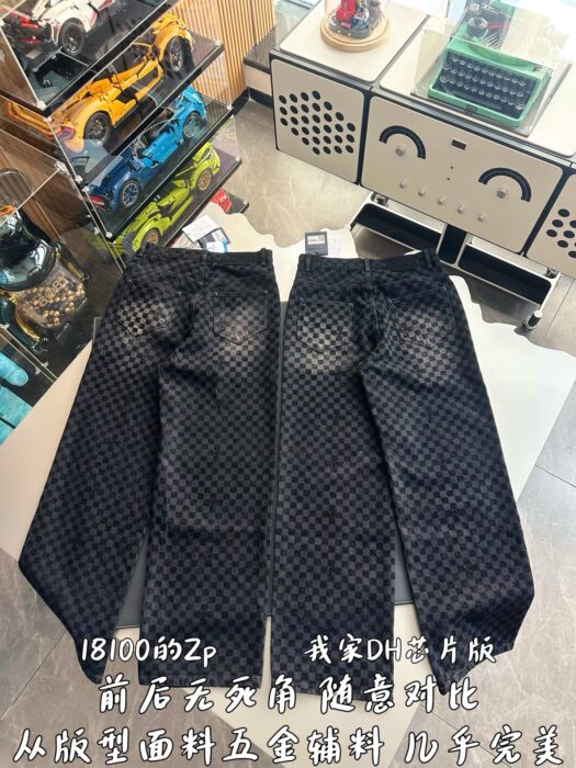 루이비통 플록드 다미에 데님 와이드 레드 팬츠 청바지 블랙 1AHBKQ 레플리카 미러급 SA급 S급 고퀄리티 하이엔드 최상급 의류 [남성여성공용] 4