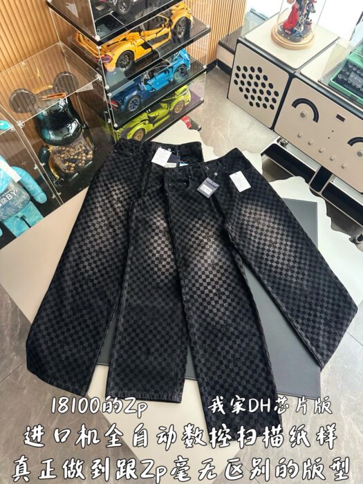 루이비통 플록드 다미에 데님 와이드 레드 팬츠 청바지 블랙 1AHBKQ 레플리카 미러급 SA급 S급 고퀄리티 하이엔드 최상급 의류 [남성여성공용] 5