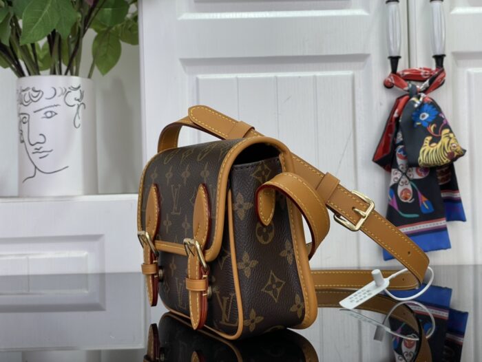 루이비통 사첼 웨어러블 월릿 M26805 레플리카 미러급 SA급 S급 고퀄리티 최상급 하이엔드 가방 [남성여성공용] 4