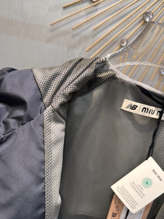 미우미우 x 뉴발란스 테크니컬 포플린 후디 자켓 레플리카 미러급 SA급 S급 고퀄리티 하이엔드 최상급 의류 [여성] 10