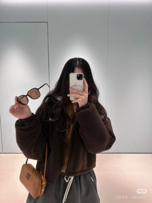 미우미우 플리스 다운 자켓 레플리카 미러급 SA급 S급 고퀄리티 하이엔드 최상급 의류 [여성] 12