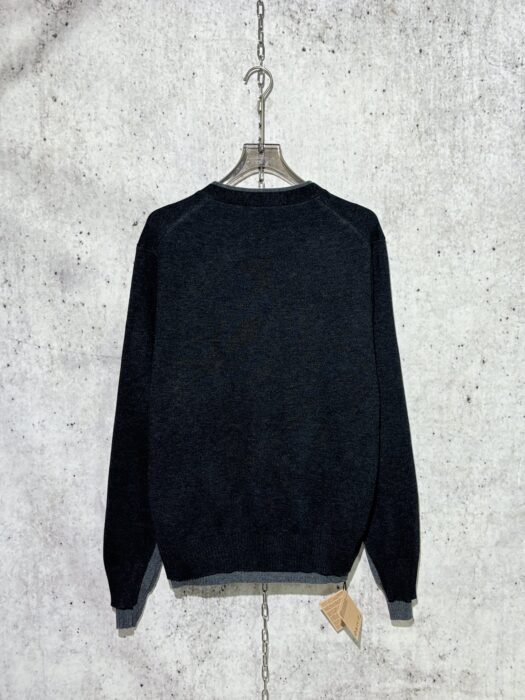 미우미우 모노그램 페이크 레이어링 가디건 다크 그레이 레플리카 미러급 SA급 S급 고퀄리티 하이엔드 최상급 의류 [남성여성공용] 4