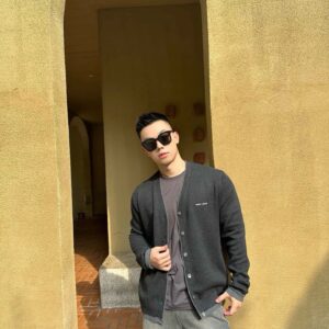 미우미우 모노그램 페이크 레이어링 가디건 다크 그레이 레플리카 미러급 SA급 S급 고퀄리티 하이엔드 최상급 의류 [남성여성공용]