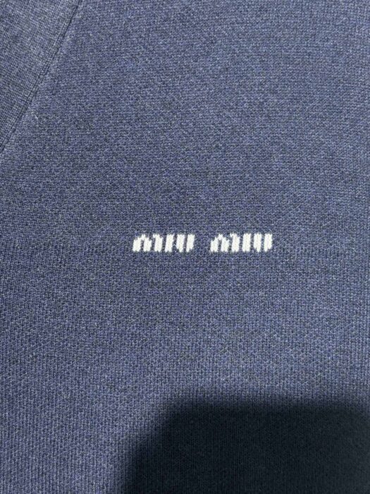 미우미우 모노그램 페이크 레이어링 가디건 네이비 레플리카 미러급 SA급 S급 고퀄리티 하이엔드 최상급 의류 [남성여성공용] 11