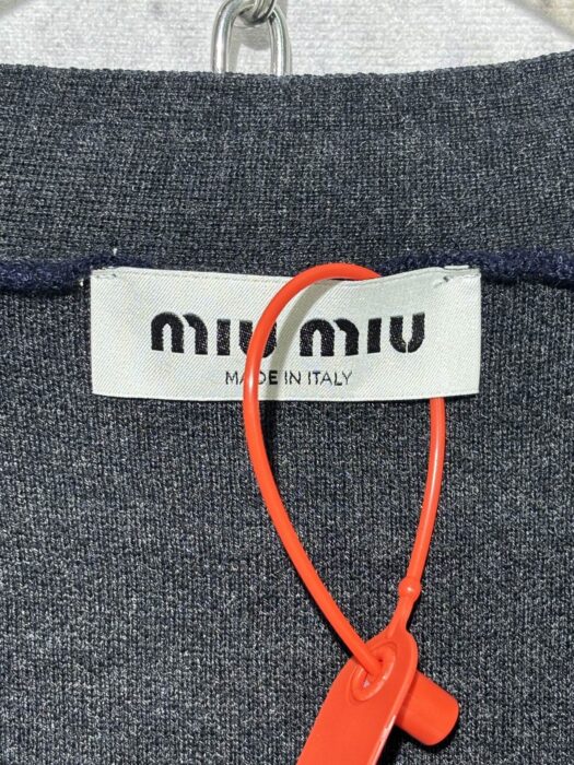 미우미우 모노그램 페이크 레이어링 가디건 네이비 레플리카 미러급 SA급 S급 고퀄리티 하이엔드 최상급 의류 [남성여성공용] 12