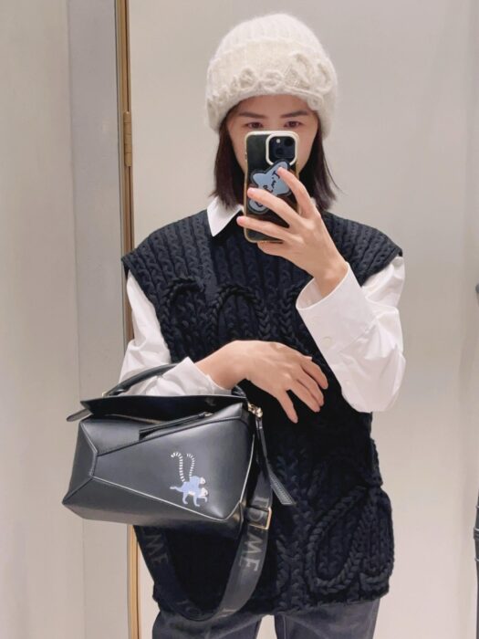 로에베 점보 로고 양털 민소매 블랙 레플리카 미러급 SA급 S급 고퀄리티 하이엔드 최상급 의류 [남성여성공용] 2