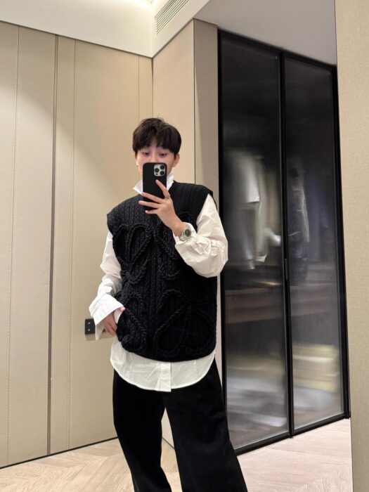 로에베 점보 로고 양털 민소매 블랙 레플리카 미러급 SA급 S급 고퀄리티 하이엔드 최상급 의류 [남성여성공용]