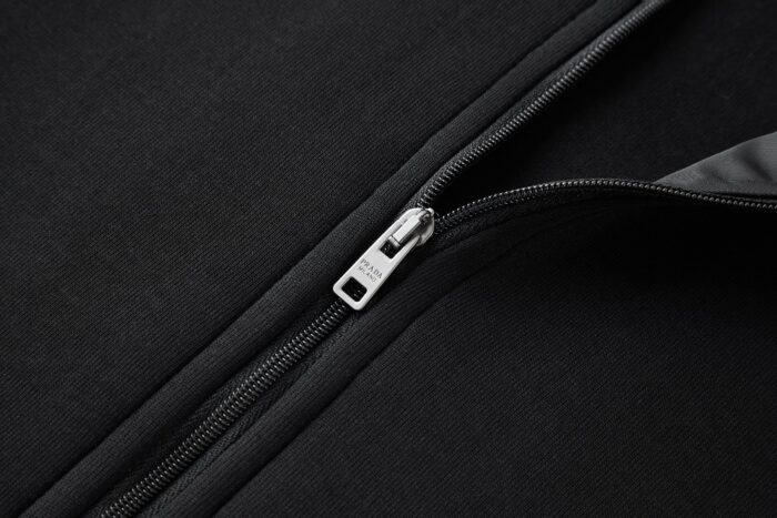 프라다 세모 로고 지퍼 카라 자켓 블랙 레플리카 미러급 SA급 S급 고퀄리티 하이엔드 최상급 의류 [남성여성공용] 6