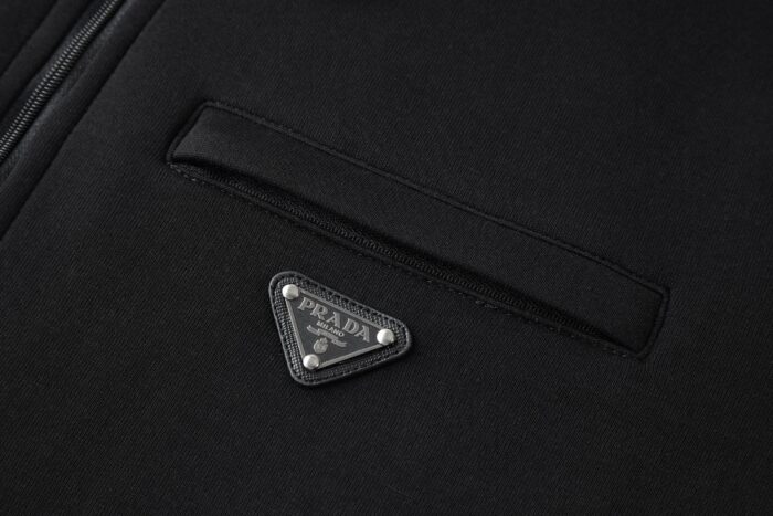 프라다 세모 로고 지퍼 카라 자켓 블랙 레플리카 미러급 SA급 S급 고퀄리티 하이엔드 최상급 의류 [남성여성공용] 10