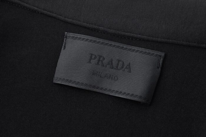 프라다 세모 로고 지퍼 카라 자켓 블랙 레플리카 미러급 SA급 S급 고퀄리티 하이엔드 최상급 의류 [남성여성공용] 11