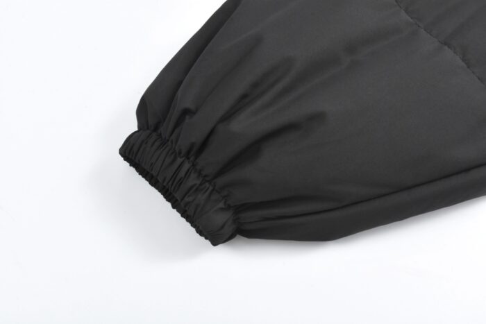 미우미우 모노그램 나일론 패딩 블랙 레플리카 미러급 SA급 S급 고퀄리티 하이엔드 최상급 의류 [남성여성공용] 9