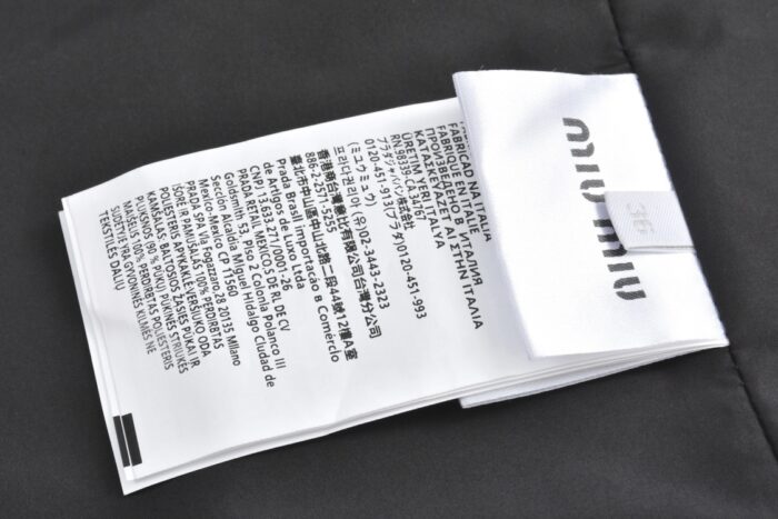 미우미우 모노그램 나일론 패딩 블랙 레플리카 미러급 SA급 S급 고퀄리티 하이엔드 최상급 의류 [남성여성공용] 11