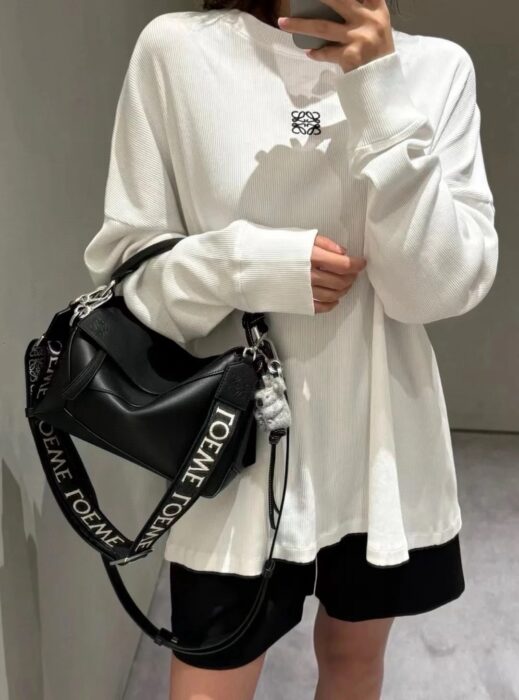 로에베 로고 자수 긴팔티 화이트 레플리카 미러급 SA급 S급 고퀄리티 하이엔드 최상급 의류 [남성여성공용] 2